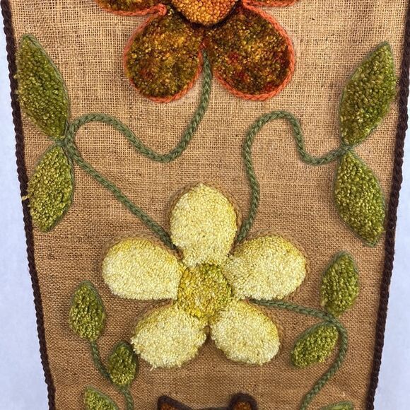 Vintage Latch Hook Wallhanging Decor Owl Flowers Lathchook Yarn 70s 1970s - Picture 3 of 15
